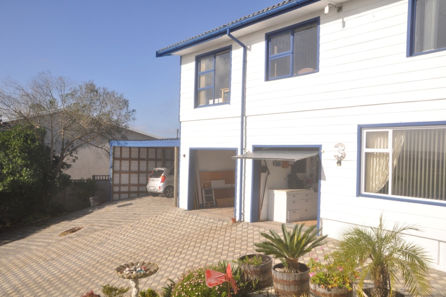 5 Bedroom Property for Sale in Fraaiuitsig Western Cape